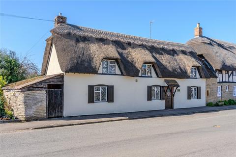 3 bed property, in Main Street, £450,000