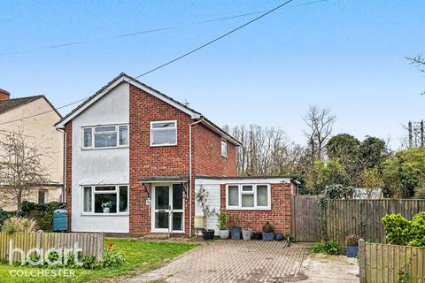 3 bed property, in Jays Lane, £425,000