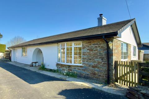 3 bed property, in Tresparrett, £325,000