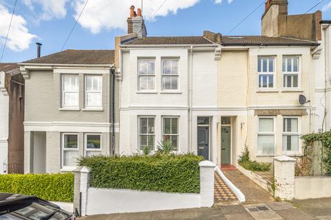2 bed property, in Gordon Road, £550,000
