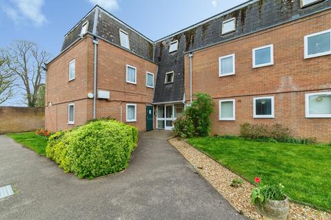 2 bed property, in Grove Court, £150,000