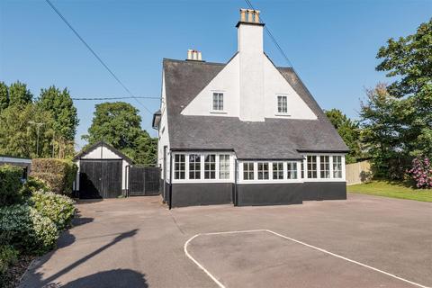 5 bed property, in Cotmer Road, £650,000
