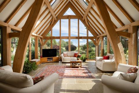4 bed property, in High Gables, £1,250,000