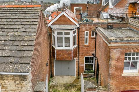 3 bed property, in 74c High Street, £430,000