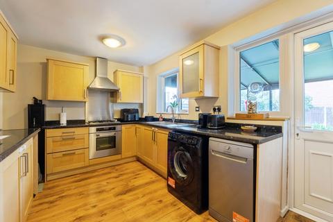 2 bed property, in The Poppins, £250,000