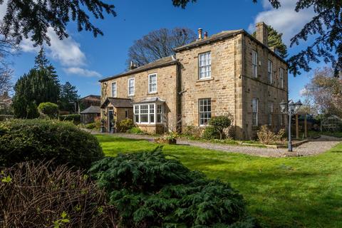 5 bed property, in The Old Vicarage, £900,000
