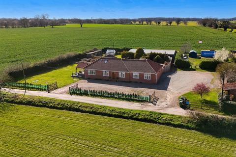 5 bed property, in Sewells Lane, £725,000