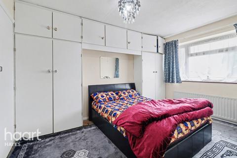 3 bed property, in Bury Avenue, £500,000