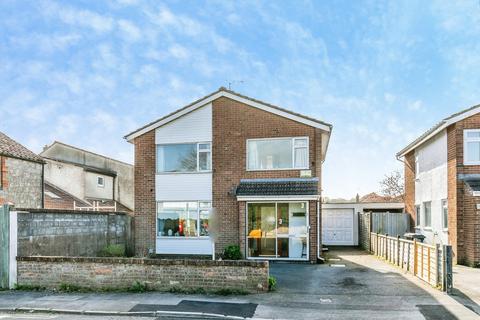 3 bed property, in Monks Hill, £285,000