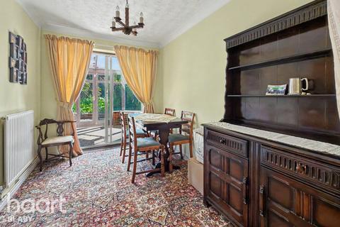 3 bed property, in Hemlock Close, £300,000