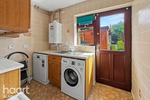 3 bed property, in Hemlock Close, £320,000