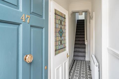 2 bed property, in Lindley Street, £395,000