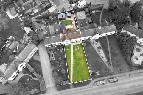 3 bed property, in Chapmans, £350,000