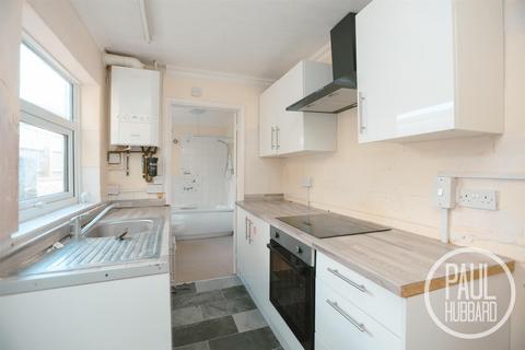3 bed property, in Beaconsfield Road, £125,000