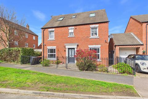 6 bed property, in Maxtock Avenue, £610,000