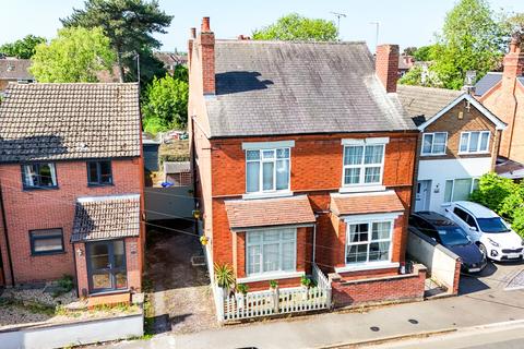 3 bed property, in Charnwood Avenue, £260,000