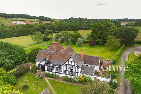 6 bed property, in Worcester Road, £1,350,000