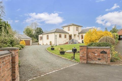 4 bed property, in Carisbrook, £695,000