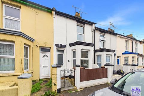 2 bed property, in King Edward Road, £230,000