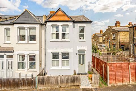2 bed property, in Parkleigh Road, £699,950
