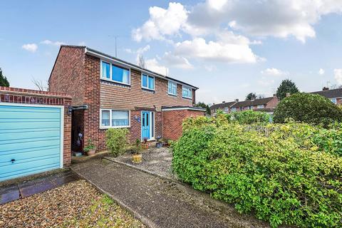 3 bed property, in Chestnut Close, £380,000