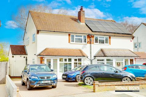 3 bed property, in Hillcrest Road, £620,000