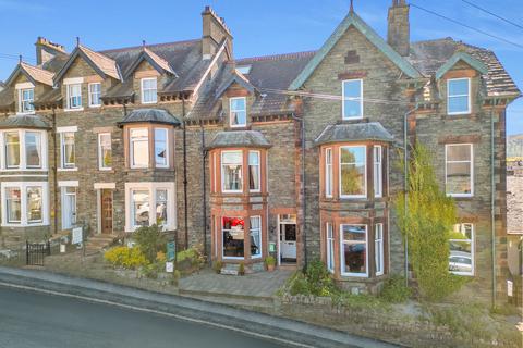 7 bed property, in Abacourt House, £595,000