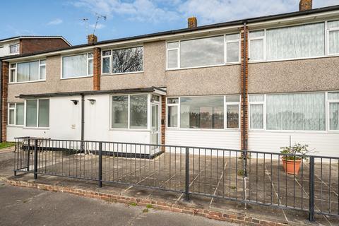 3 bed property, in Fort Cumberland Road, £225,000