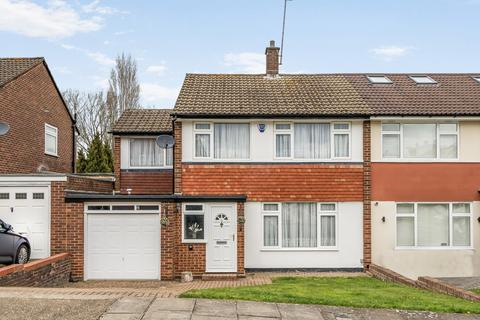 4 bed property, in The Hook, £700,000