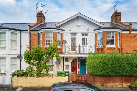 3 bed property, in Dumbarton Road, £500,000