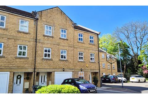 3 bed property, in Wellfield Mews, £220,000