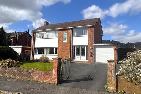 4 bed property, in Knoll Road, £650,000