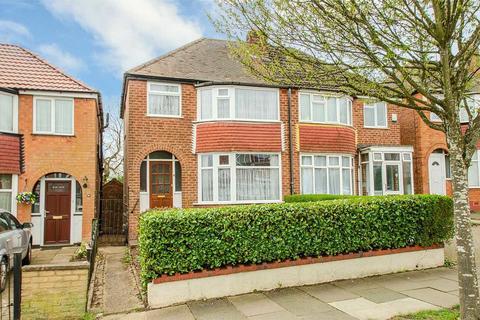 3 bed property, in Mildenhall Road, £220,000