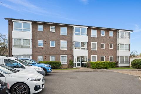 1 bed property, in Carters Close, £225,000