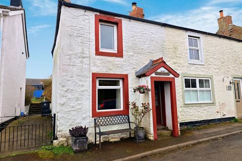 2 bed property, in Back Street, £150,000
