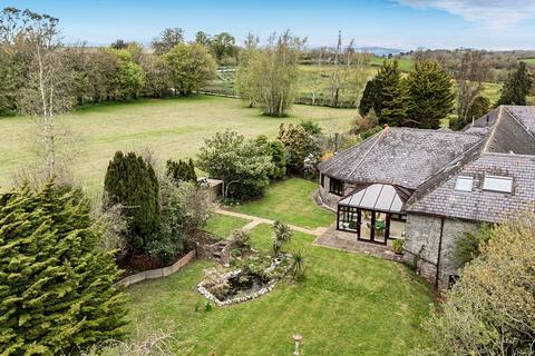4 bed property, in Ipplepen, £845,000