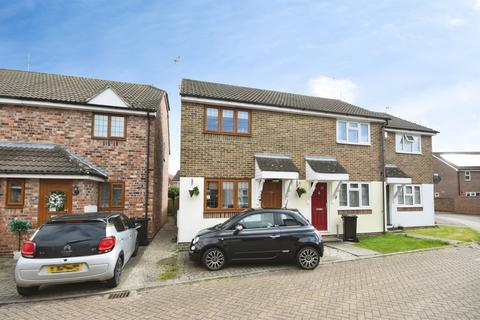 1 bed property, in Arundel Mews, £280,000