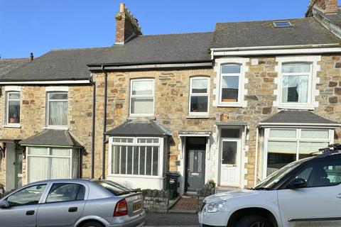 4 bed property, in St. Johns Road, £318,500