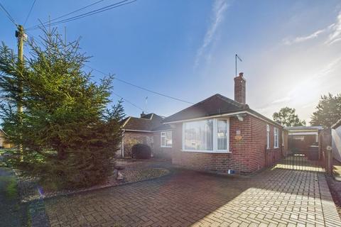 2 bed property, in Pingle Lane, £325,000