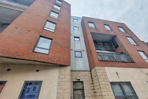 2 bed property, in Moss Street, £80,000