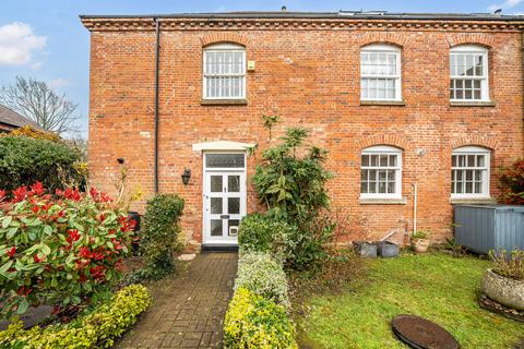 2 bed property, in Strensham Court Mews, £265,000