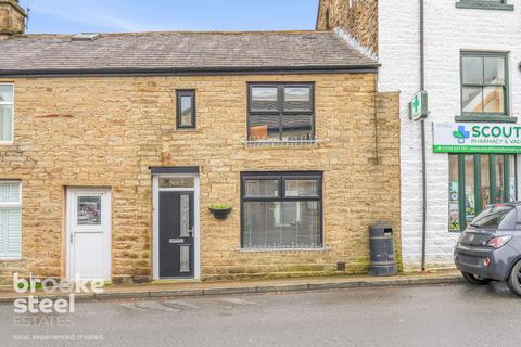1 bed property, in Market Street, £220,000