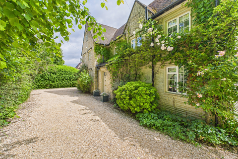 6 bed property, in High Street, £1,500,000
