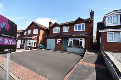 5 bed property, in Old Hall Close, £380,000