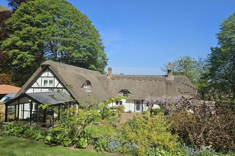 3 bed property, in Spinney Lane, £900,000
