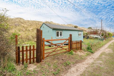 1 bed property, in The Marrams, £180,000