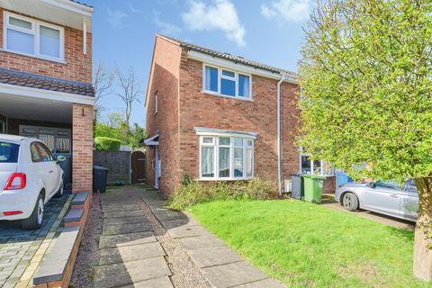 2 bed property, in Merganser, £200,000