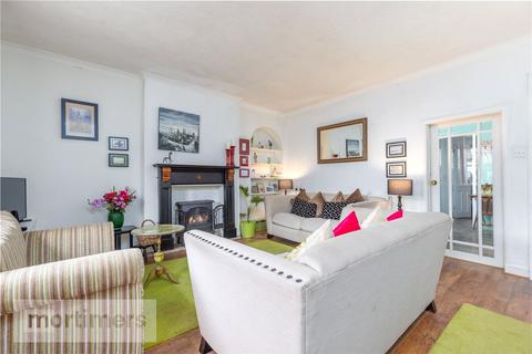 2 bed property, in Padiham Road, £195,000