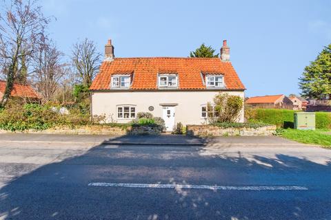 3 bed property, in Red Lion Street, £325,000