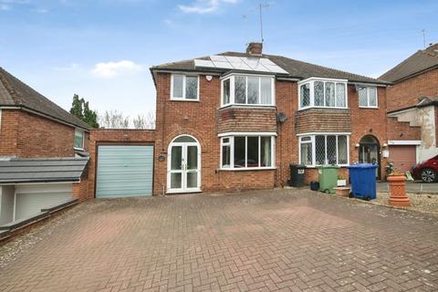 3 bed property, in Stourbridge Road, £220,000